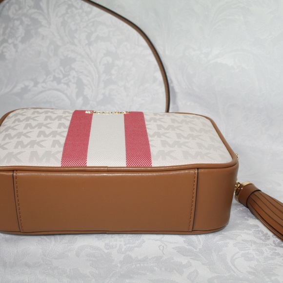 MICHAEL KORS MEDIUM CAMERA CROSSBODY VANILLA/ACORN - Picture 6 of 7